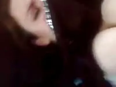 मस्त वेश्या विद्रोही लिन ने परिपूर्ण शरीर उघड केले आणि तोंडात डिक मारला