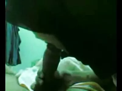 पुरुषांनी त्यांना आवश्यक म्हणून बेब्सने त्वरित ग्रुप सेक्स सुरू केले
