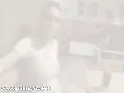 कॉलेजच्या पहिल्या दिवशी फ्रेशमन बेब्स एकमेकांसोबत प्रयोग करतात