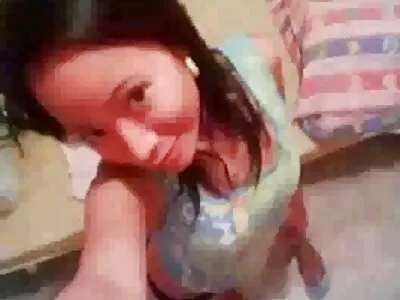 मुलगी वर्गात खोडकर होते आणि मित्राला तिचे चुदाई करते