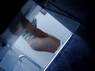 गलिच्छ लहान गोरा deepthroated आणि क्रूरपणे fucked होते