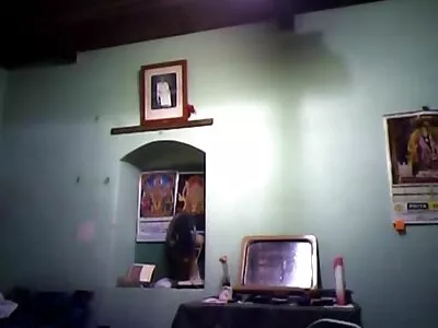 सुंदर गोरा डिक चोखत आहे आणि सेक्स करण्यापूर्वी फूटजॉब देत आहे