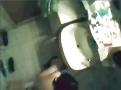 यार तिला चोदत असताना गोरा च्या गांड मध्ये अंगठा ठोकत आहे