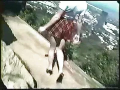 मोठा लंड असलेला मित्र रात्रीच्या वेळी त्याच्या मैत्रिणीच्या आईला चोदतो
